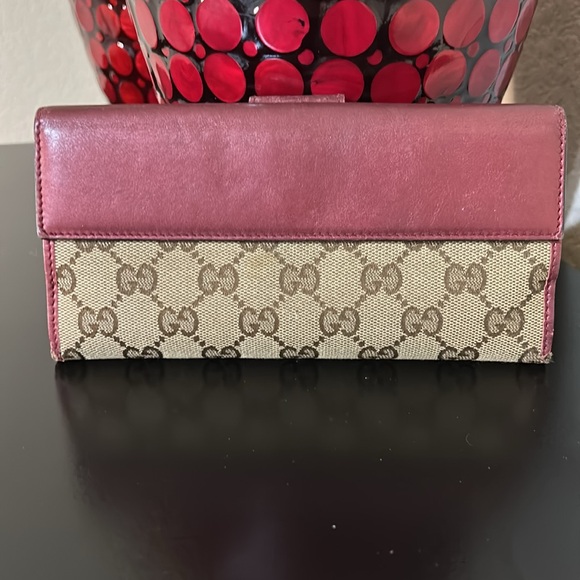 Gucci Heart Clasp GG Monogram Tan and Pink Continental Wallet - Picture 10 of 17